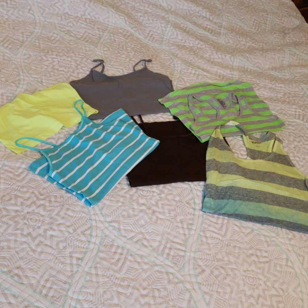 5 tanks and 1 halter/crop top Bundle